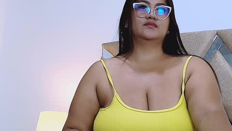 Snapshot of isabellmendez_ chatting on March 12, 6:33 pm IsabellMendez online show from March 12, 6:33 pm