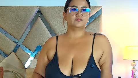 Snapshot of isabellmendez_ chatting on September 10, 6:52 pm IsabellMendez online show from September 10, 6:52 pm