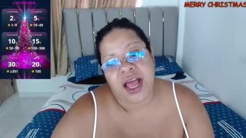 Snapshot of isahot_latin_doll chatting on December 17, 6:36 pm isa online show from December 17, 6:36 pm