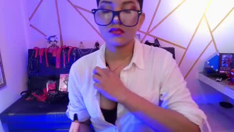 isabela online show from October 4, 12:19 am