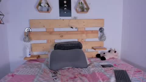 ishabellalopez online show from January 18, 2:47 am