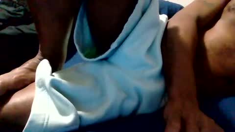 Snapshot of islandmaker chatting on October 17, 8:50 am islandmaker online show from October 17, 8:50 am