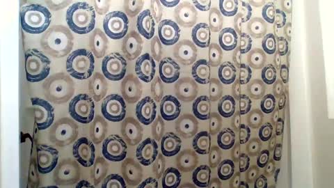 Snapshot of islandmaker chatting on October 27, 8:07 am islandmaker online show from October 27, 8:07 am