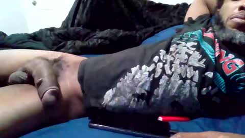 Snapshot of islandmaker chatting on October 28, 8:18 am islandmaker online show from October 28, 8:18 am