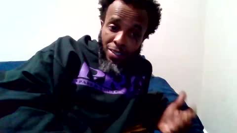 Snapshot of islandmaker chatting on November 1, 2:35 am islandmaker online show from November 1, 2:35 am