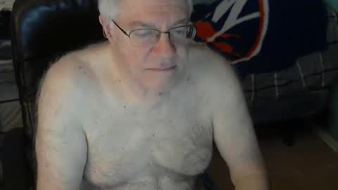 Snapshot of islesman22 chatting on December 17, 12:00 pm islesman22 online show from December 17, 12:00 pm