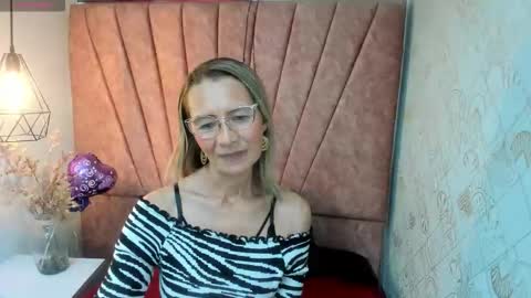 ISSA MILF online show from October 15, 1:22 pm