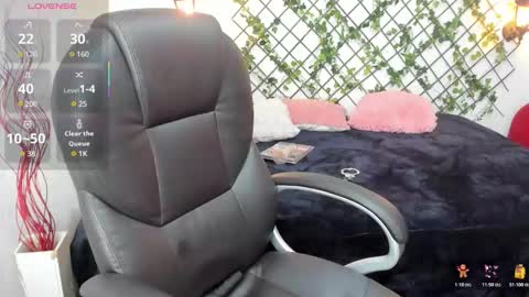 Snapshot of issa_nassar chatting on October 25, 2:24 pm Issa online show from October 25, 2:24 pm