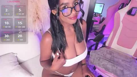 Snapshot of issabella_grey chatting on October 4, 9:13 pm Isa Goddes online show from October 4, 9:13 pm