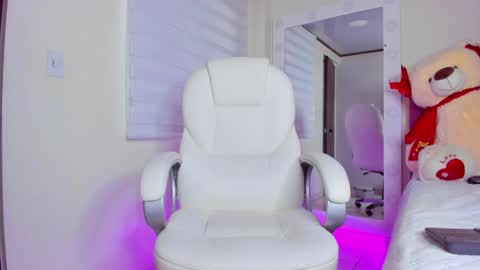 Isa  online show from February 18, 11:44 am