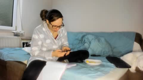 Issabelle online show from February 25, 6:36 am