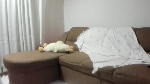 Issabelle online show from November 12, 6:03 am