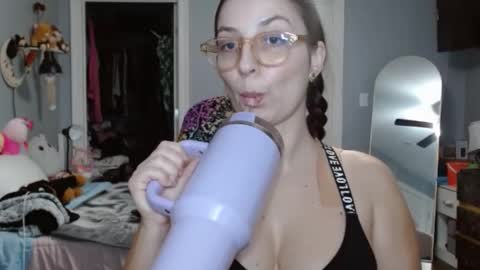 Bella Bloom online show from January 18, 7:49 am