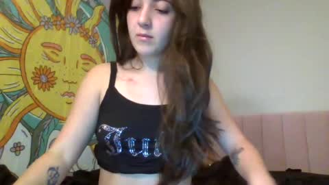 Snapshot of italiankittyx chatting on November 18, 3:45 am ItalianKitty online show from November 18, 3:45 am