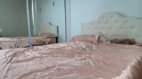 Snapshot of itschanelxx chatting on December 17, 10:43 pm itschanelxx online show from December 17, 10:43 pm