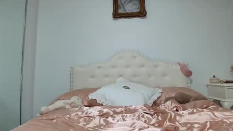 Snapshot of itschanelxx chatting on February 9, 10:20 am itschanelxx online show from February 9, 10:20 am