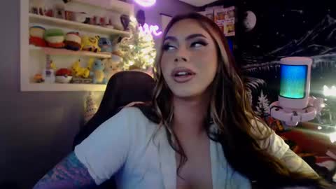 Snapshot of itsnickibabyy chatting on December 4, 11:24 pm Nicki Foxx online show from December 4, 11:24 pm