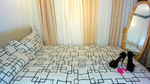 itsurgirlbubbles online show from October 11, 7:07 am