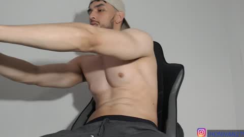 Snapshot of ivanhot279 chatting on December 13, 7:53 pm ivanhot279 online show from December 13, 7:53 pm