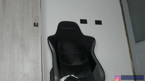 Snapshot of ivanhot279 chatting on February 4, 11:49 pm ivanhot279 online show from February 4, 11:49 pm