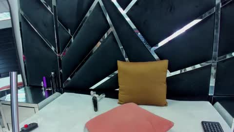 ivannaa18 online show from September 23, 5:10 am