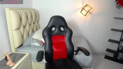 Snapshot of ivonneclain1 chatting on December 15, 3:00 am IVONNE online show from December 15, 3:00 am