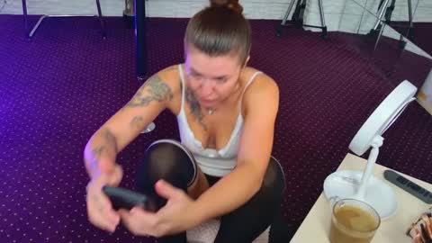 Celine online show from November 4, 5:28 am