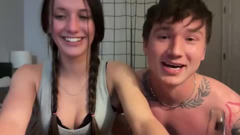 Snapshot of ivy69_9 chatting on December 20, 5:14 am ivy69 9 and cody online show from December 20, 5:14 am