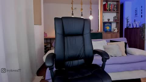 Snapshot of ivy_love33 chatting on November 12, 6:25 am Ivy online show from November 12, 6:25 am