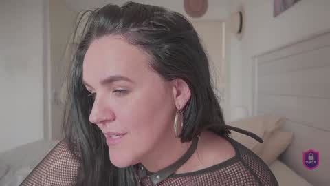 Ivy Swings online show from February 5, 1:33 pm