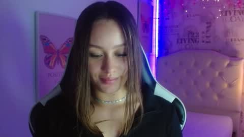 Snapshot of ivyy_crystal chatting on February 28, 12:10 am Ivy online show from February 28, 12:10 am