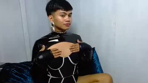 iya143 online show from November 14, 12:15 pm