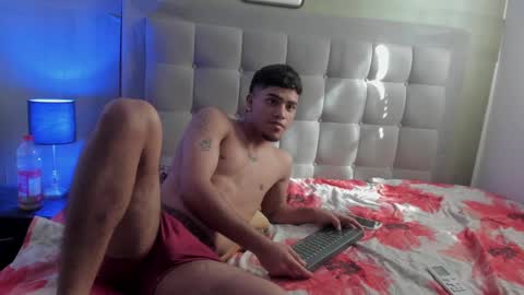 izaack online show from December 13, 2:27 pm