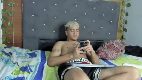 izaack online show from January 6, 6:58 am