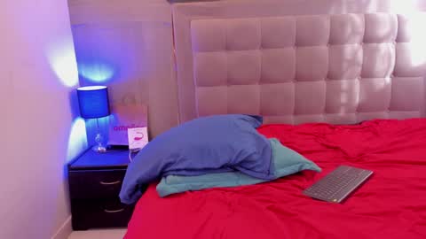 izaack online show from January 16, 1:25 pm