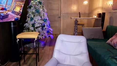 izi online show from December 14, 9:24 pm