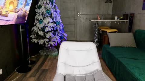 izi online show from December 19, 9:28 pm