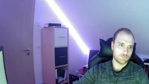 here4y online show from February 17, 6:04 pm