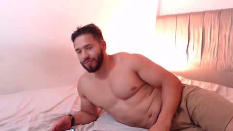 Snapshot of jack_master_muscle chatting on December 10, 1:32 am jack and leah online show from December 10, 1:32 am