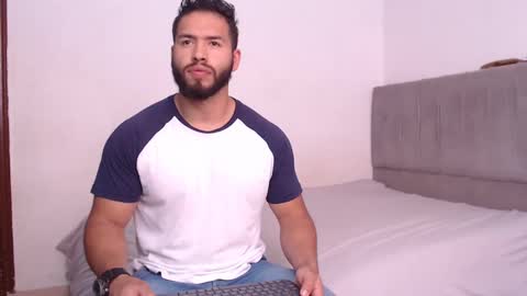 Snapshot of jack_master_muscle chatting on February 25, 6:20 pm jack and leah online show from February 25, 6:20 pm