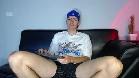 INDEPENDENT MODEL online show from December 4, 12:03 pm