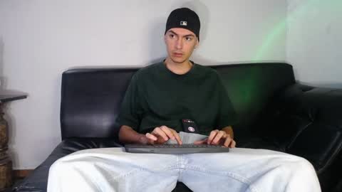 INDEPENDENT MODEL online show from December 24, 11:28 am