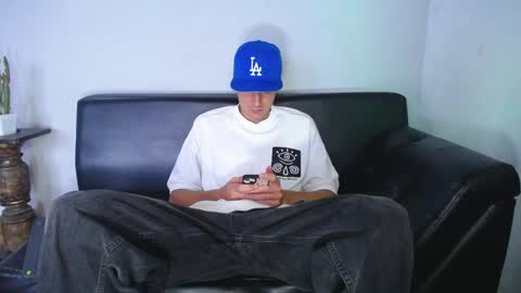 INDEPENDENT MODEL online show from January 8, 3:17 pm