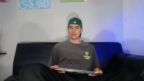 INDEPENDENT MODEL online show from January 10, 11:33 am