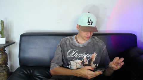 INDEPENDENT MODEL online show from January 17, 3:00 pm