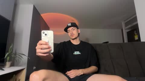 INDEPENDENT MODEL online show from November 24, 12:54 am