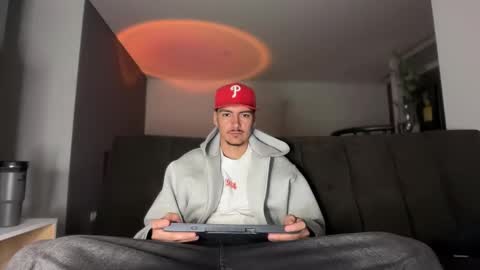 INDEPENDENT MODEL online show from November 28, 3:09 am