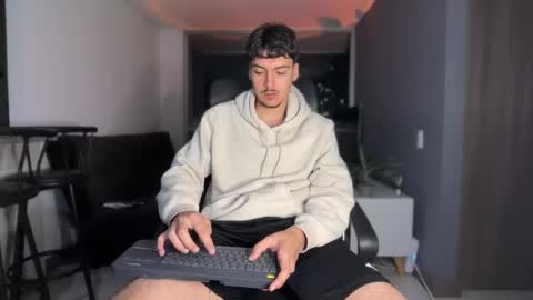 INDEPENDENT MODEL online show from November 29, 4:48 am