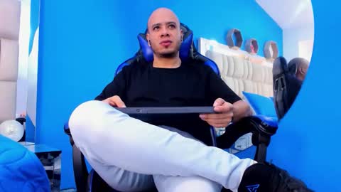 jacob_garcia_ online show from November 26, 12:17 pm