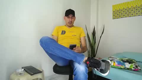 Snapshot of jacobandjayydenn chatting on February 19, 7:16 pm Jacob And Jayden online show from February 19, 7:16 pm